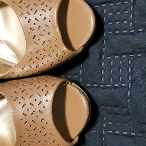 Comfort plus tan plateform heels - Picture 3 of 7